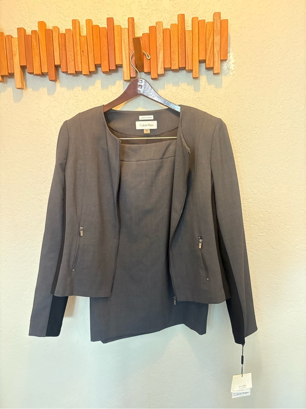 NWT Calvin Klein Women's invisible fit solutions Blazer/ Skirt Set size 16